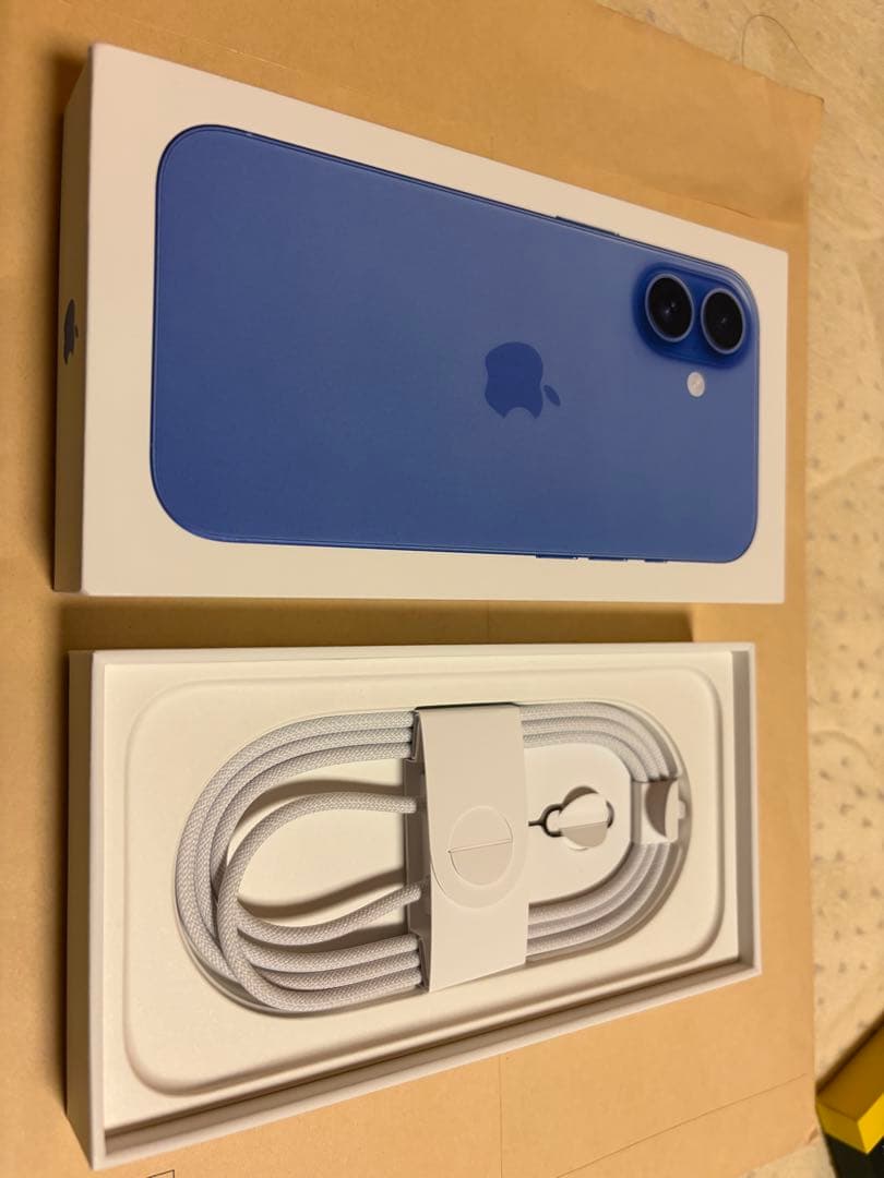 iPhone16 ブルー