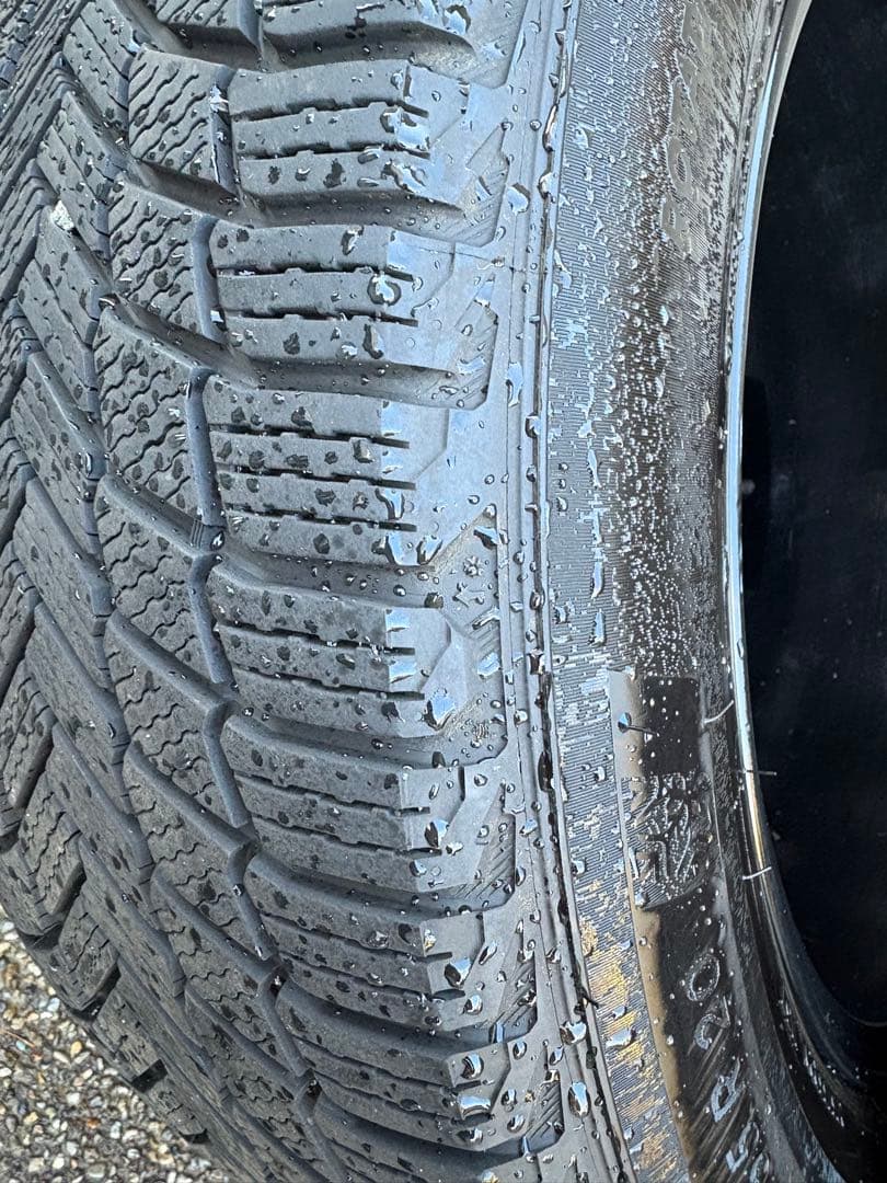 送料込み格安　275/55R20インチ　スタッドレス　ディフェンダー【1/2】