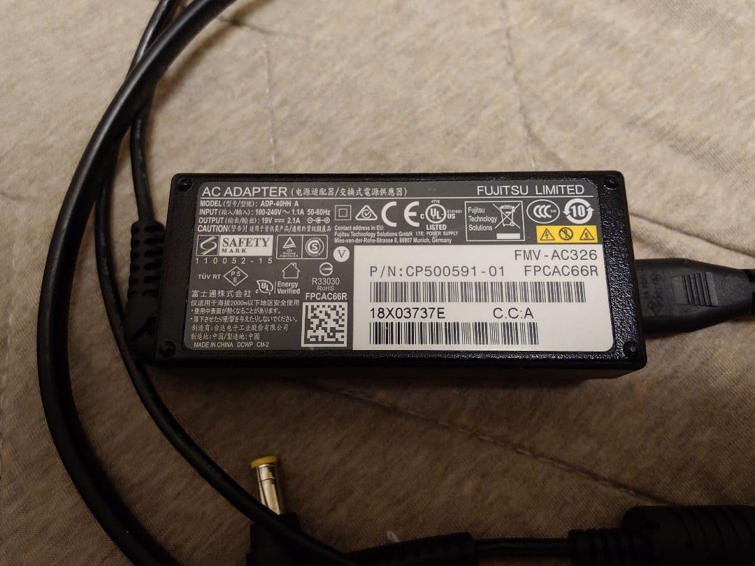 ノートパソコン FUJITSU（富士通） LIFEBOOK UH77/C3