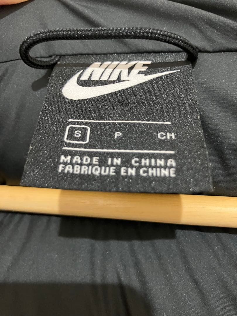 【美品】【無加工】正規品NIKEフード付き ブラックダウンジャケット S