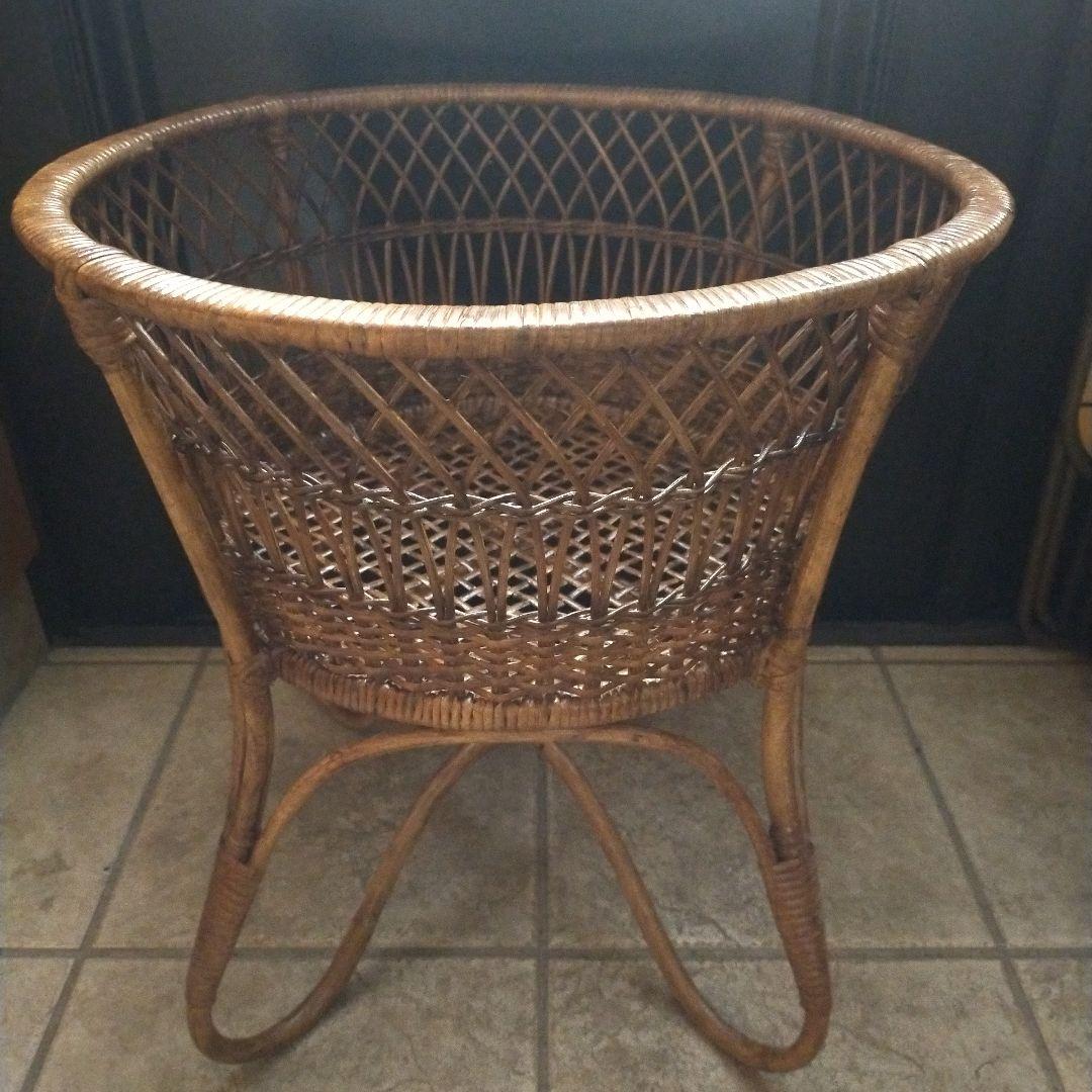 天然素材　籠　脚付き