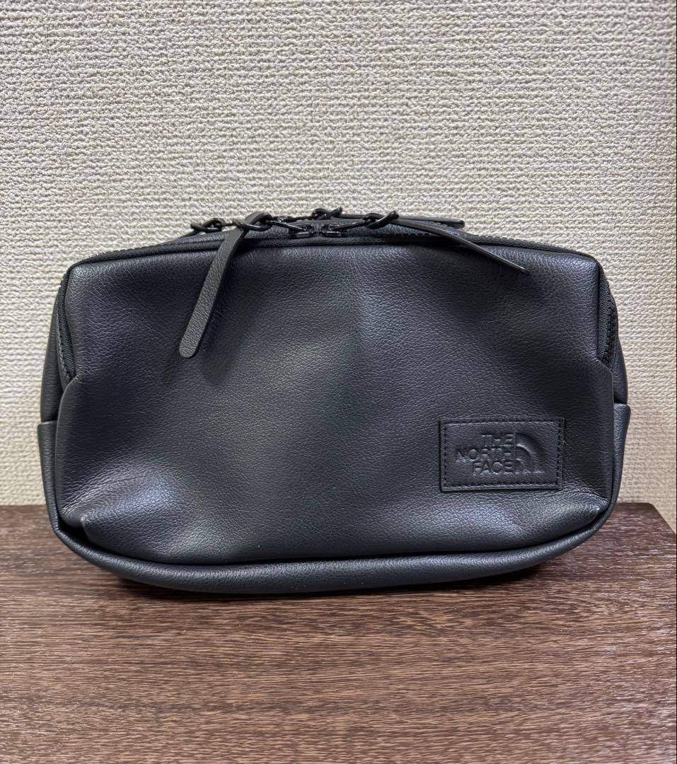 THE NORTH FACE チューニングレザーボディバッグ ブラック