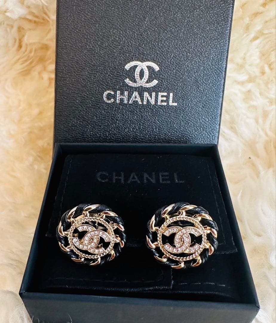 CHANEL ゴールド＆ストーンCCロゴピアス 箱付き