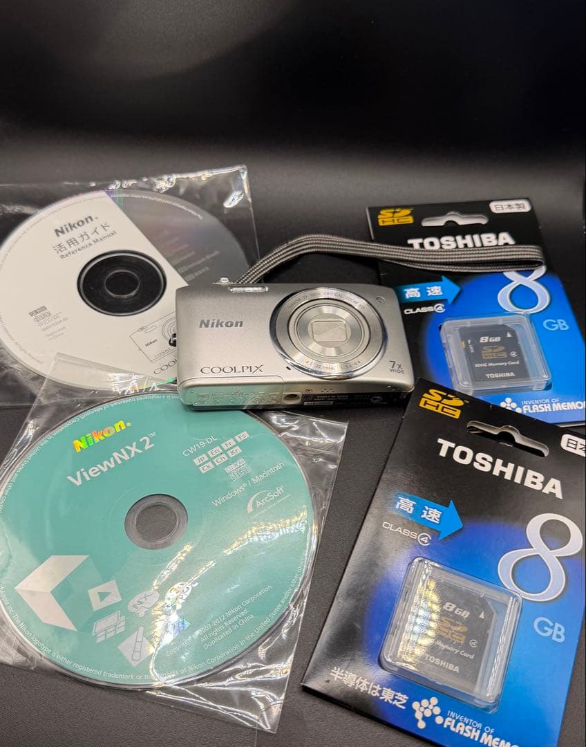 Nikon Coolpix S3400 デジタルカメラ、色はシルバー、状態良好。