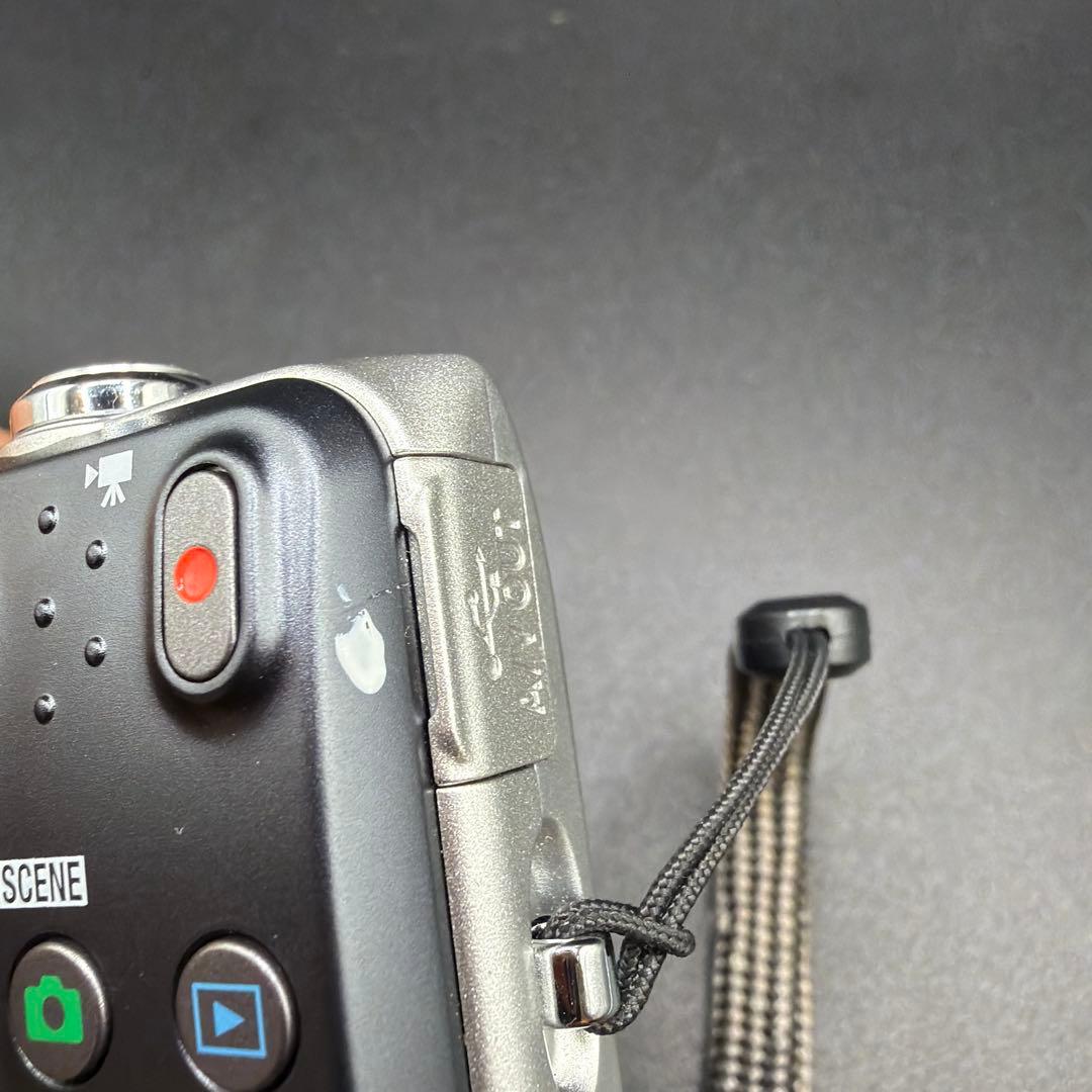 Nikon Coolpix S3400 デジタルカメラ、色はシルバー、状態良好。