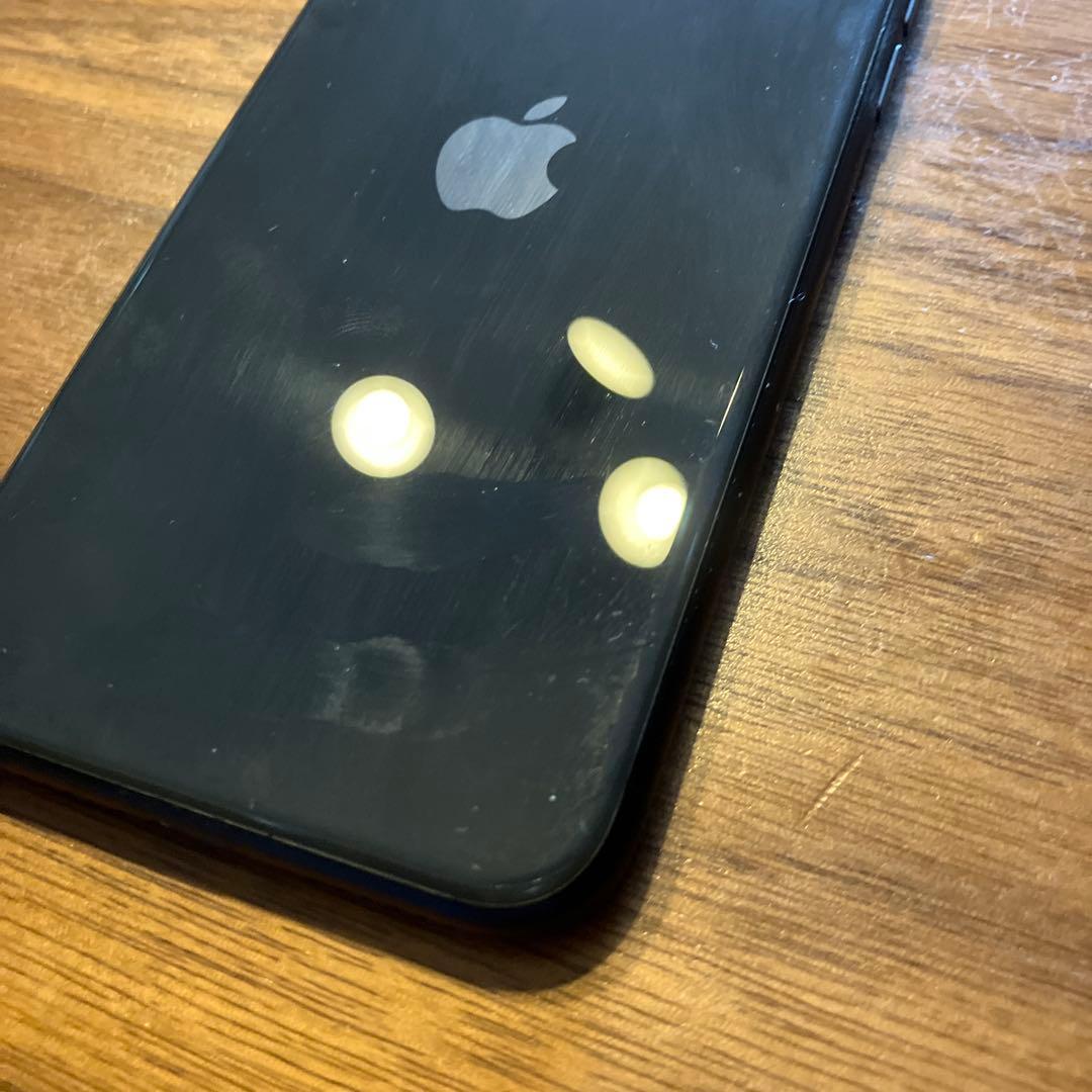 Apple iPhone SE (第2世代) ブラック　本体