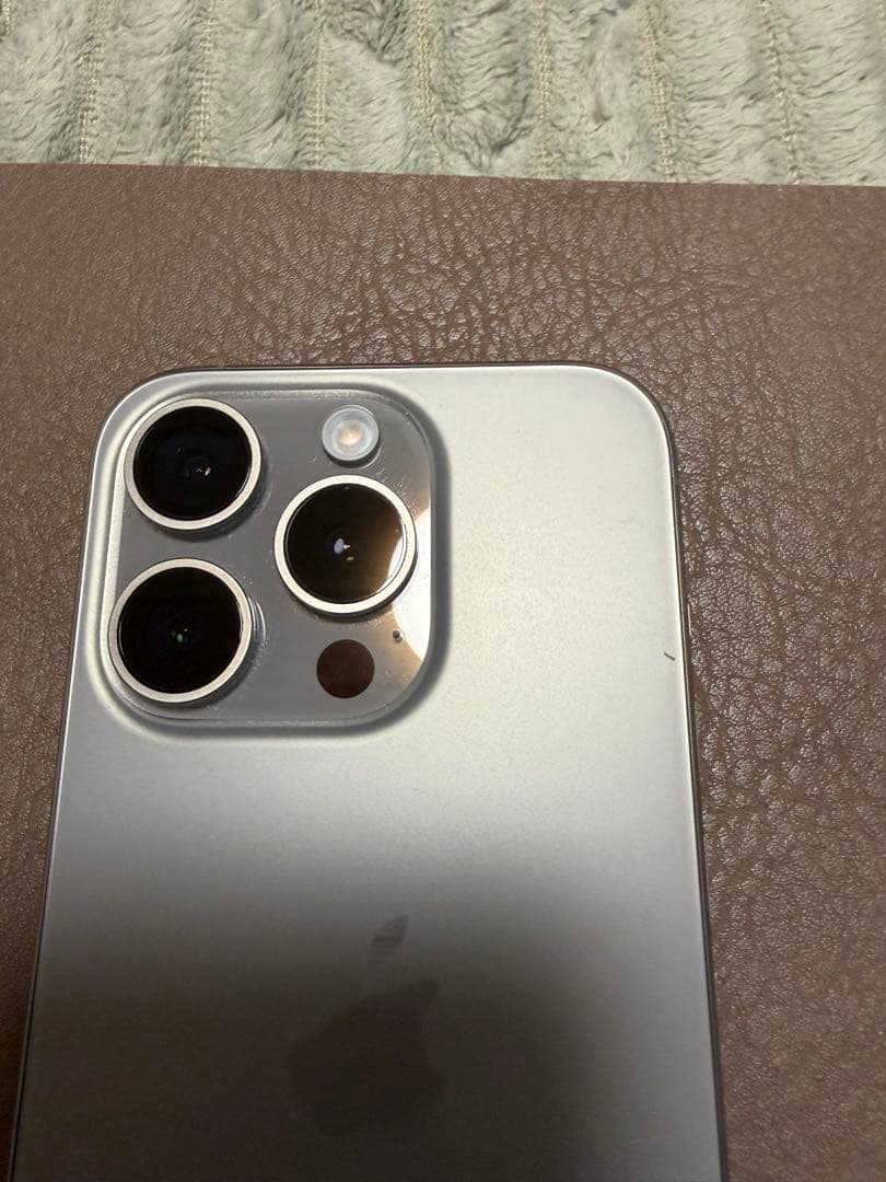 Apple iPhone 15Pro ナチュラルチタニウム本体