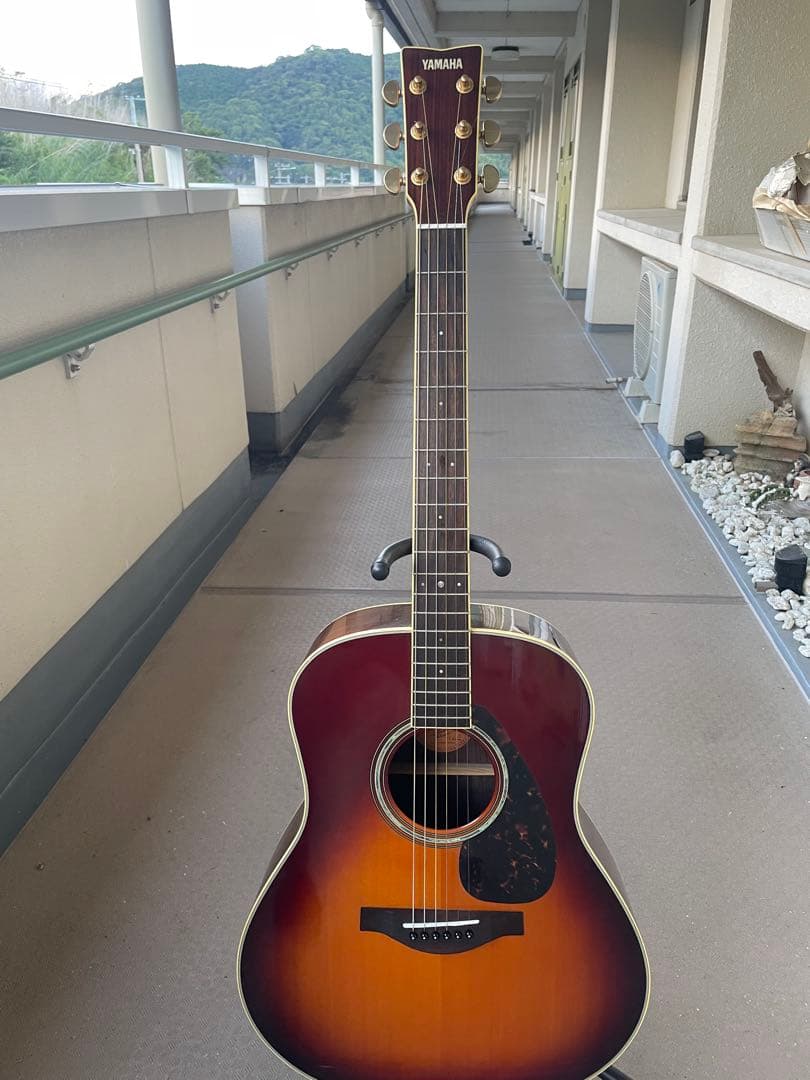 YAMAHA 、ＬＬ6、エレキ・アコースティック・ギター、サンバースト、美品。