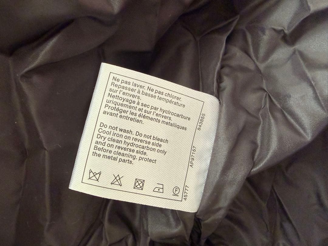 【CHANEL】ブラック ダウンジャケット フード付き