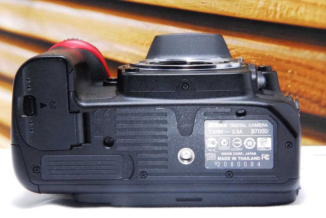 中級機定番 Nikon D7000｜低ショット1414回・18-200mm付き