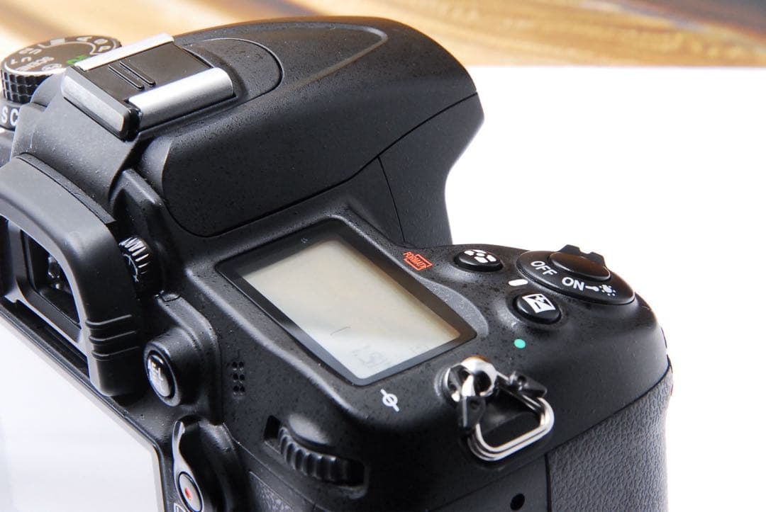 中級機定番 Nikon D7000｜低ショット1414回・18-200mm付き