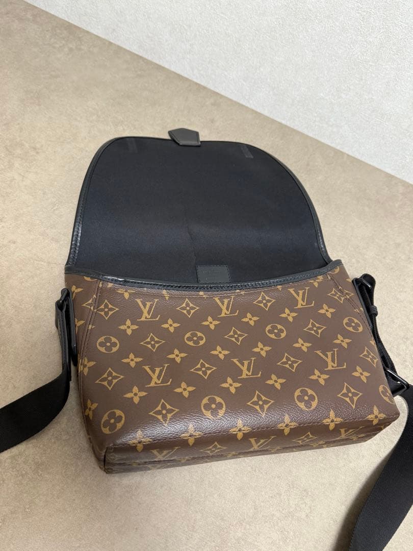ルイヴィトン モノグラムマカサー マグネティック・メッセンジャー M45557