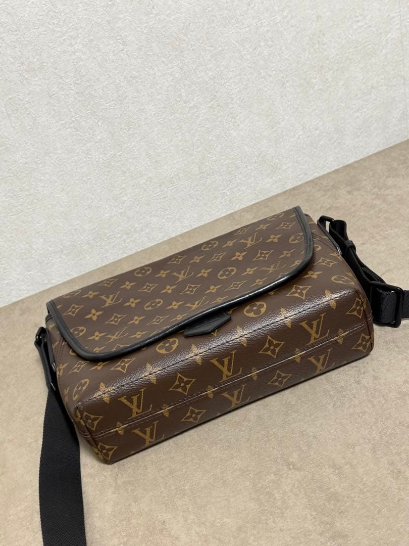 ルイヴィトン モノグラムマカサー マグネティック・メッセンジャー M45557