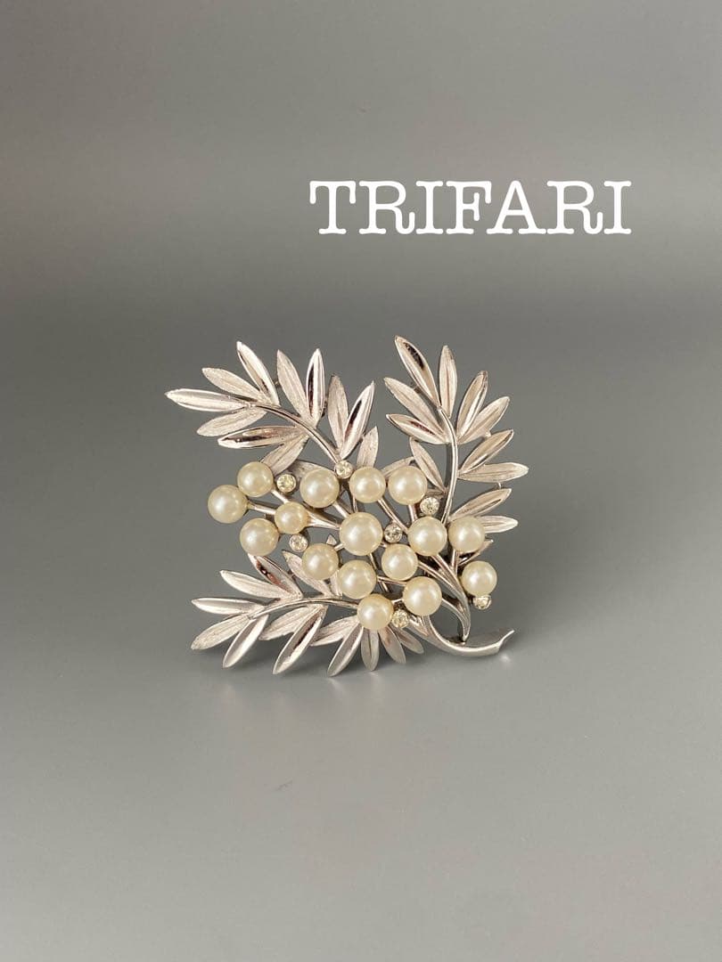 lotuscloud2605⭐️TRIFARI トリファリ ヴィンテージブローチ