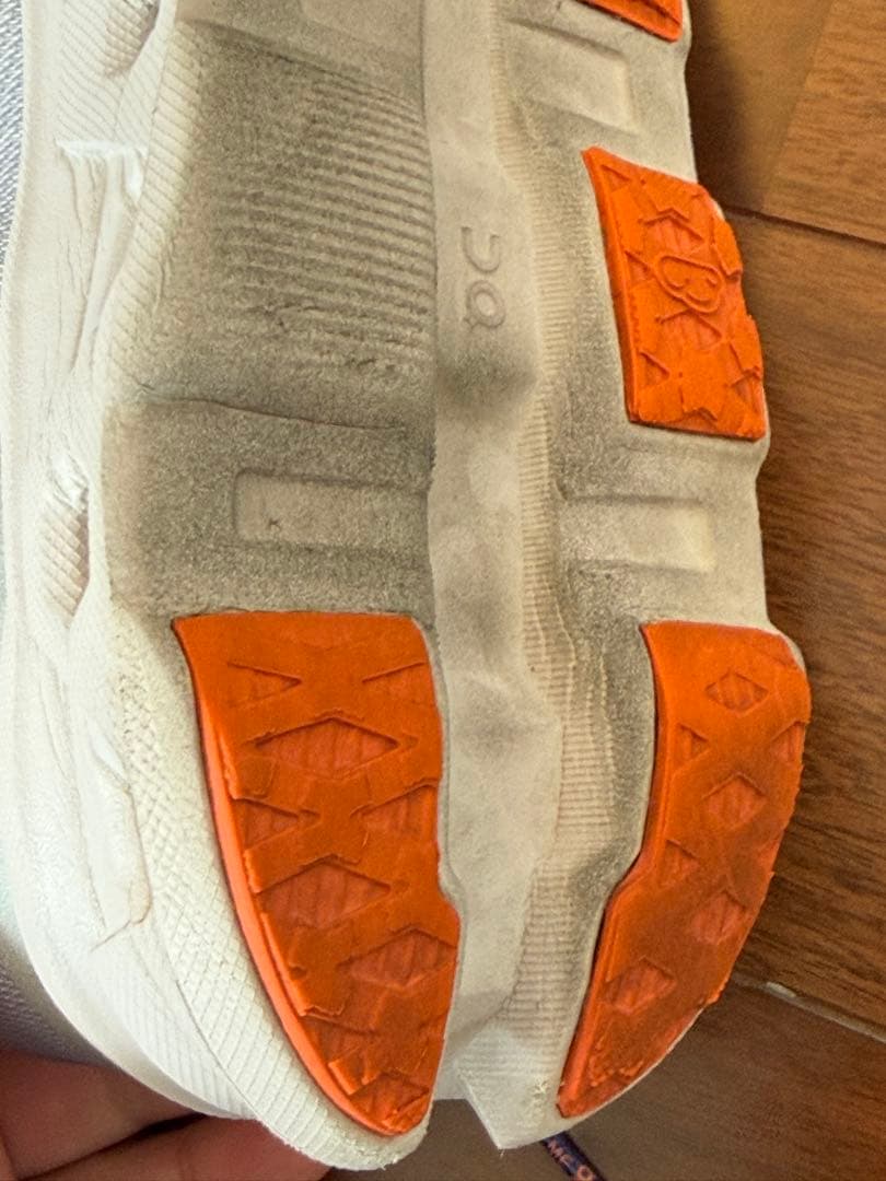 On running Cloudmonster Hyper 限定プリズム26.5