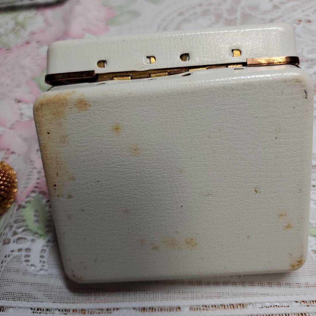 Carven 金色の花束ブローチ