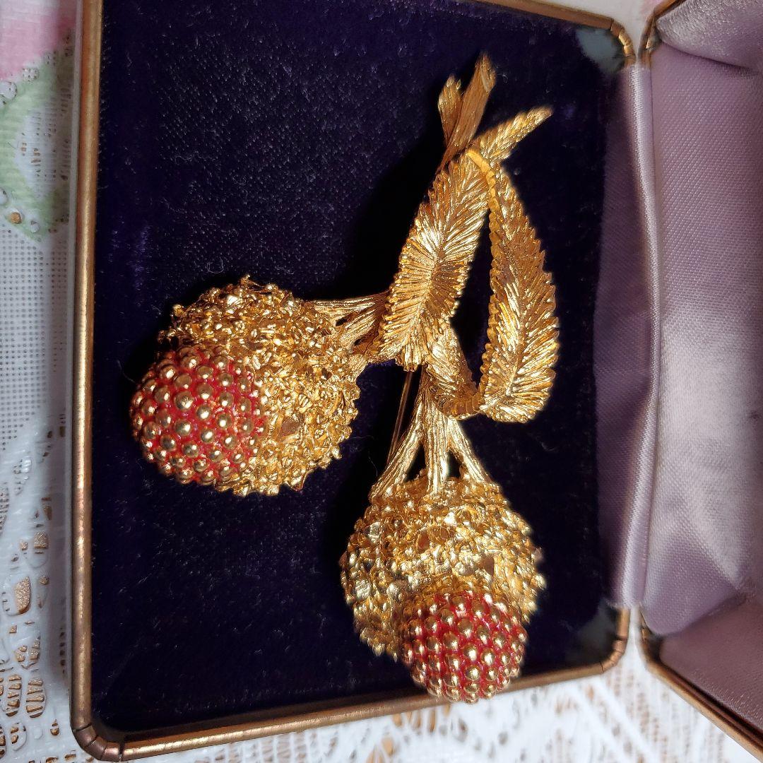 Carven 金色の花束ブローチ