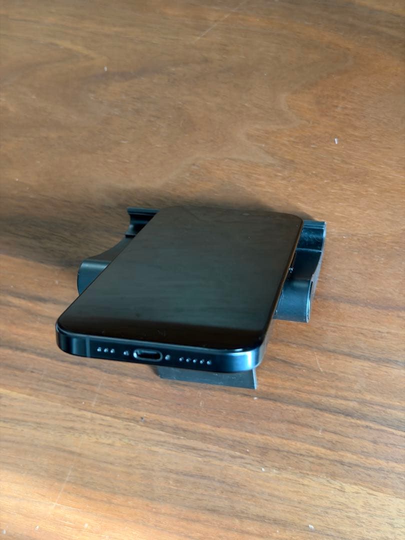 Apple iPhone 16 Pro ブラックチタニウム　本体　256GB