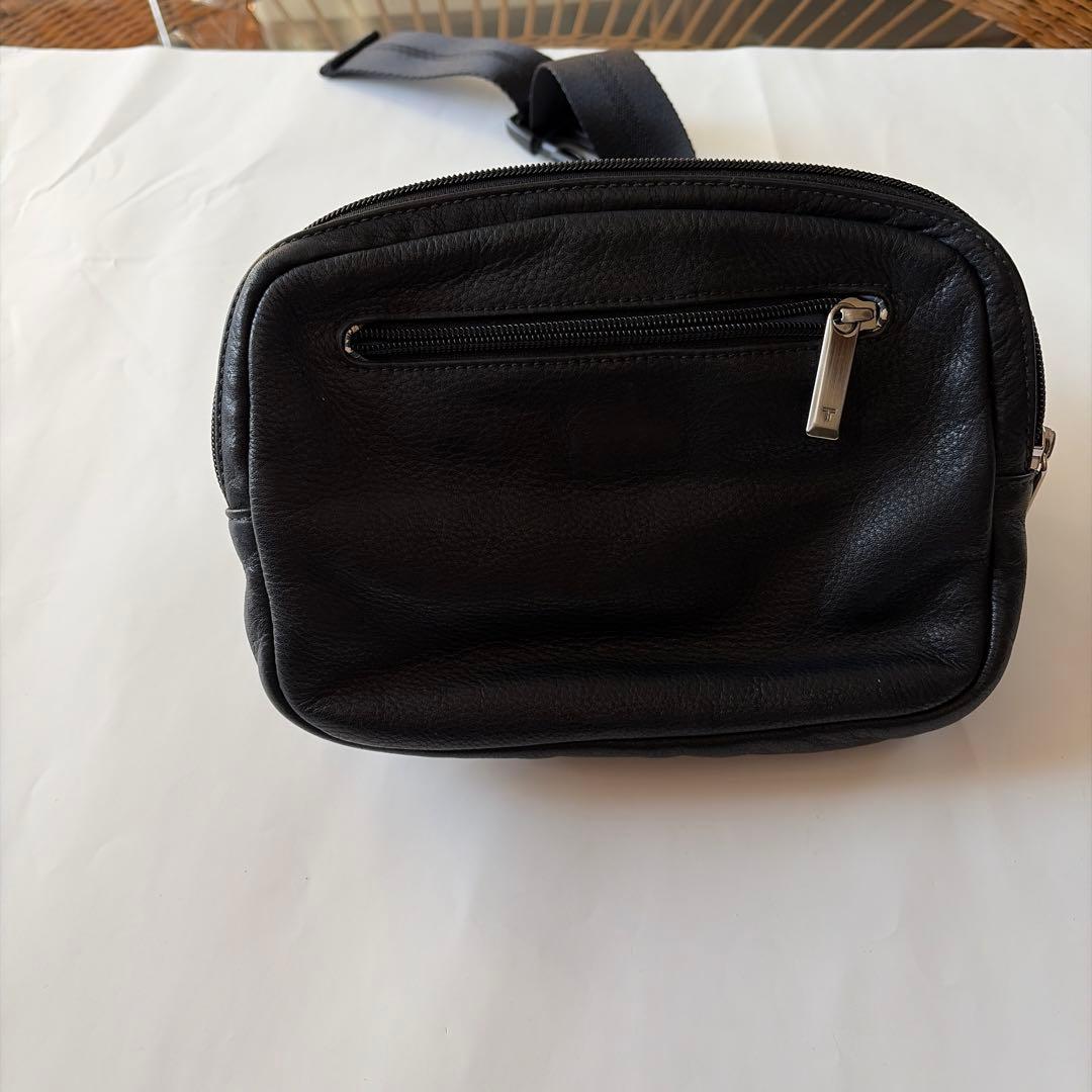 u*l様 TUMI/・トゥミイ黒 レザー ボディバッグ ウエストポーチフラップ付
