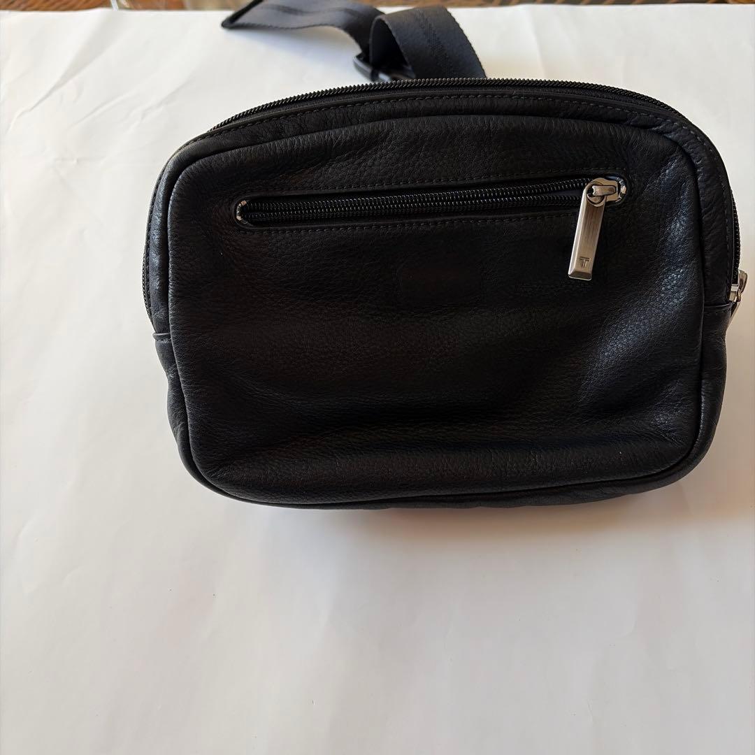 u*l様 TUMI/・トゥミイ黒 レザー ボディバッグ ウエストポーチフラップ付