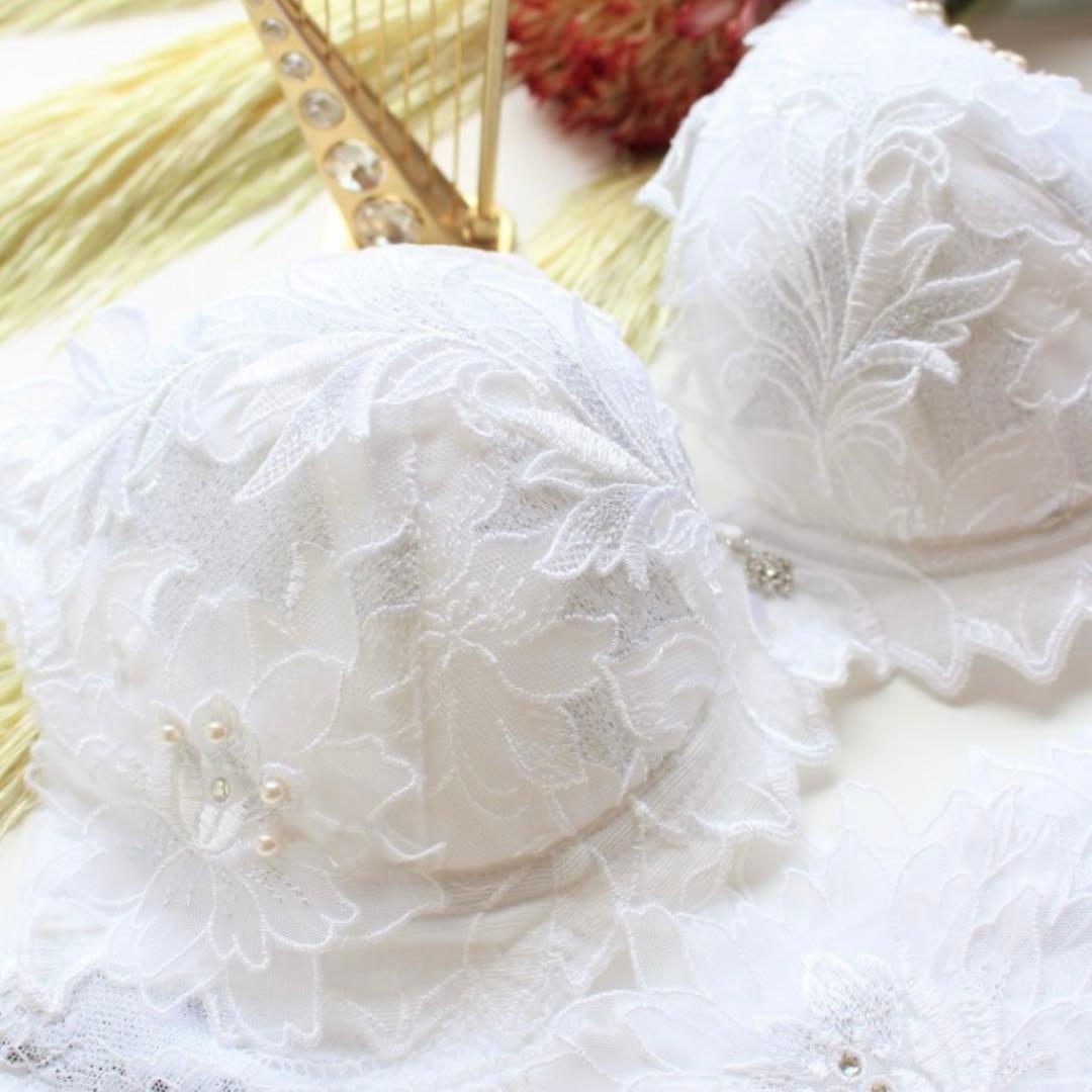 サルート G70 タグ付き 52グループ Salute ブラジャー