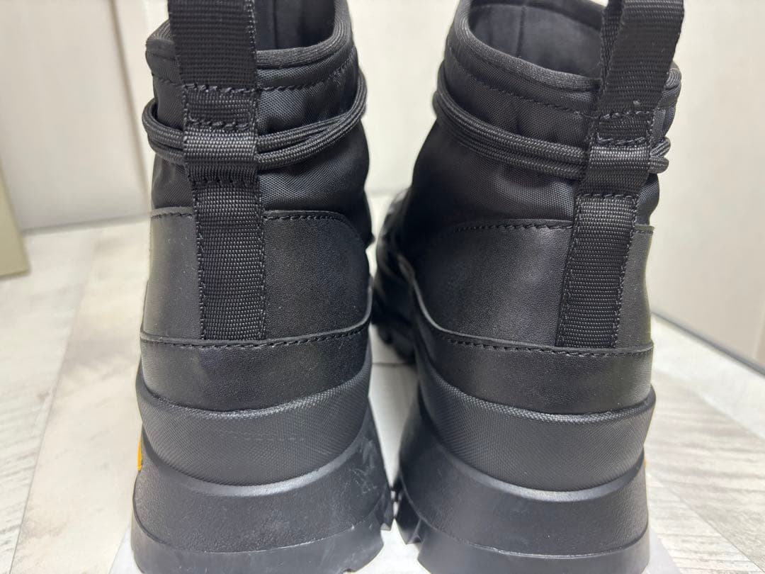 ODETTE É ODILE ブラックミッドカットブーツ