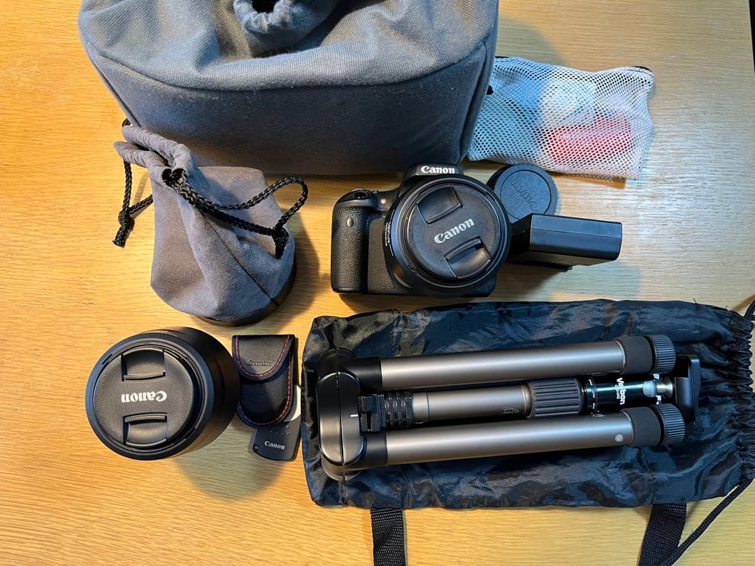 Canon EOS 8000D(W) ダブルズームキット相当　三脚＆カード付き