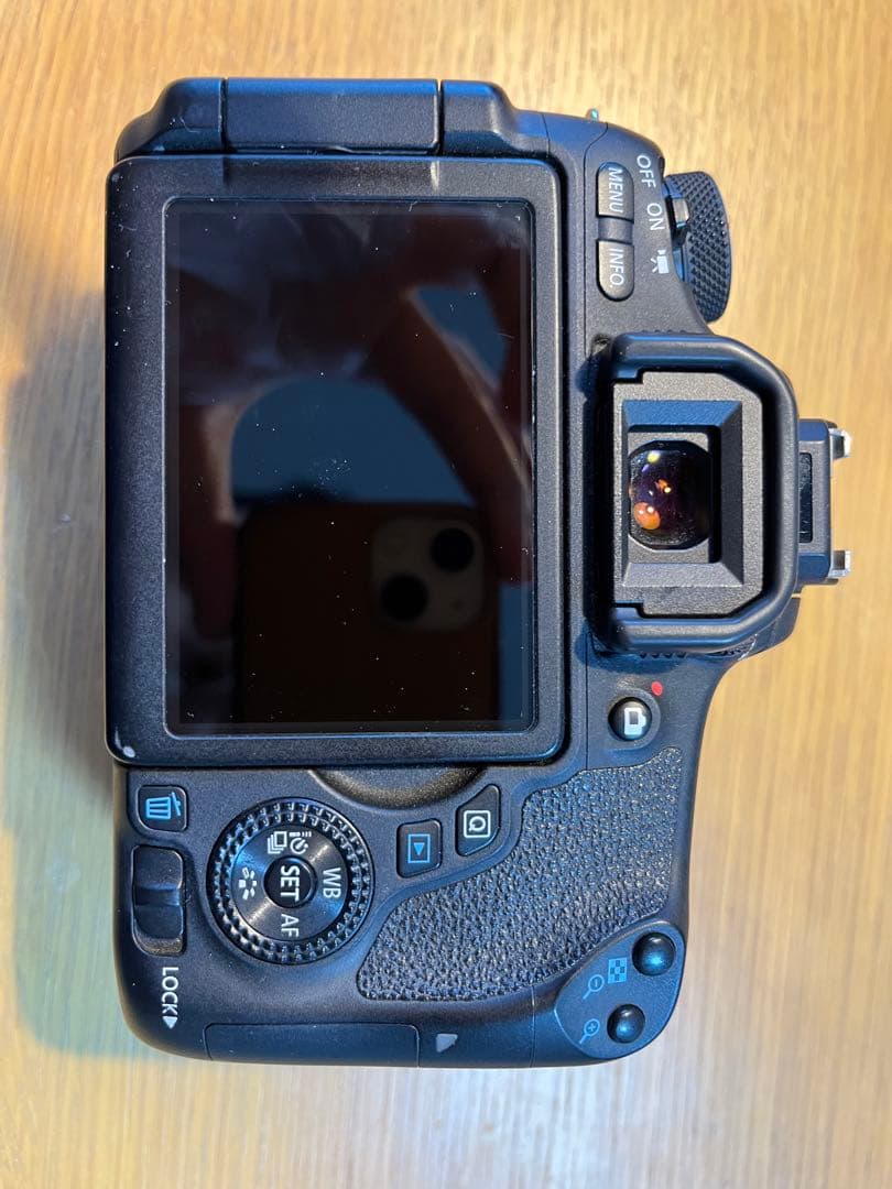 Canon EOS 8000D(W) ダブルズームキット相当　三脚＆カード付き