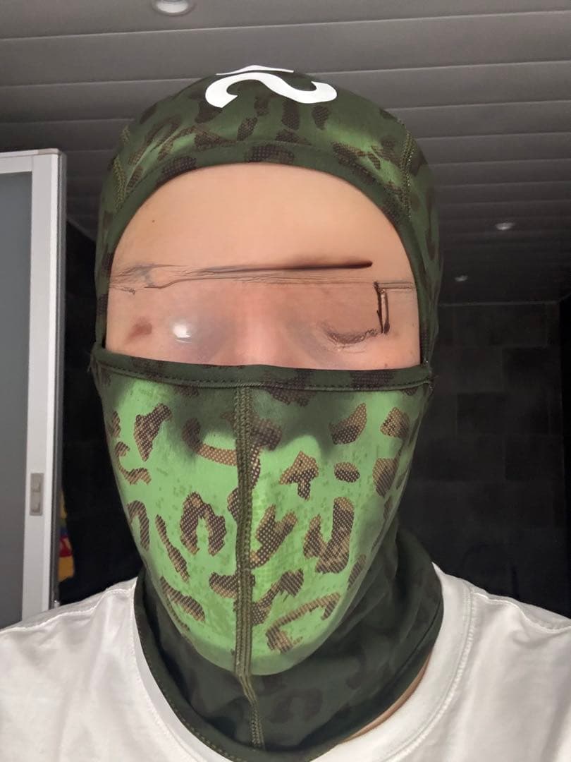 Supreme Heat Reactive Balaclava 熱で色変わります