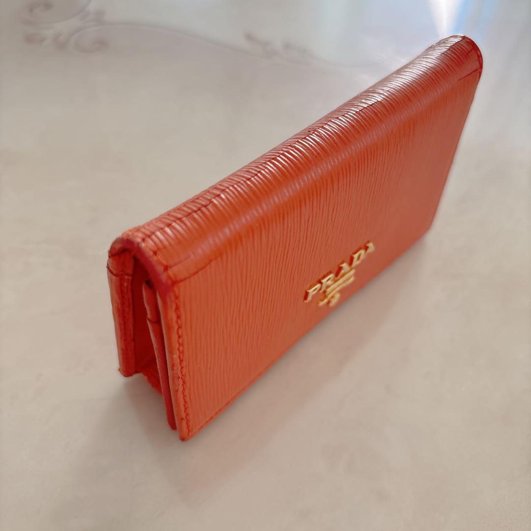 PRADA オレンジ 二つ折り名刺入れ