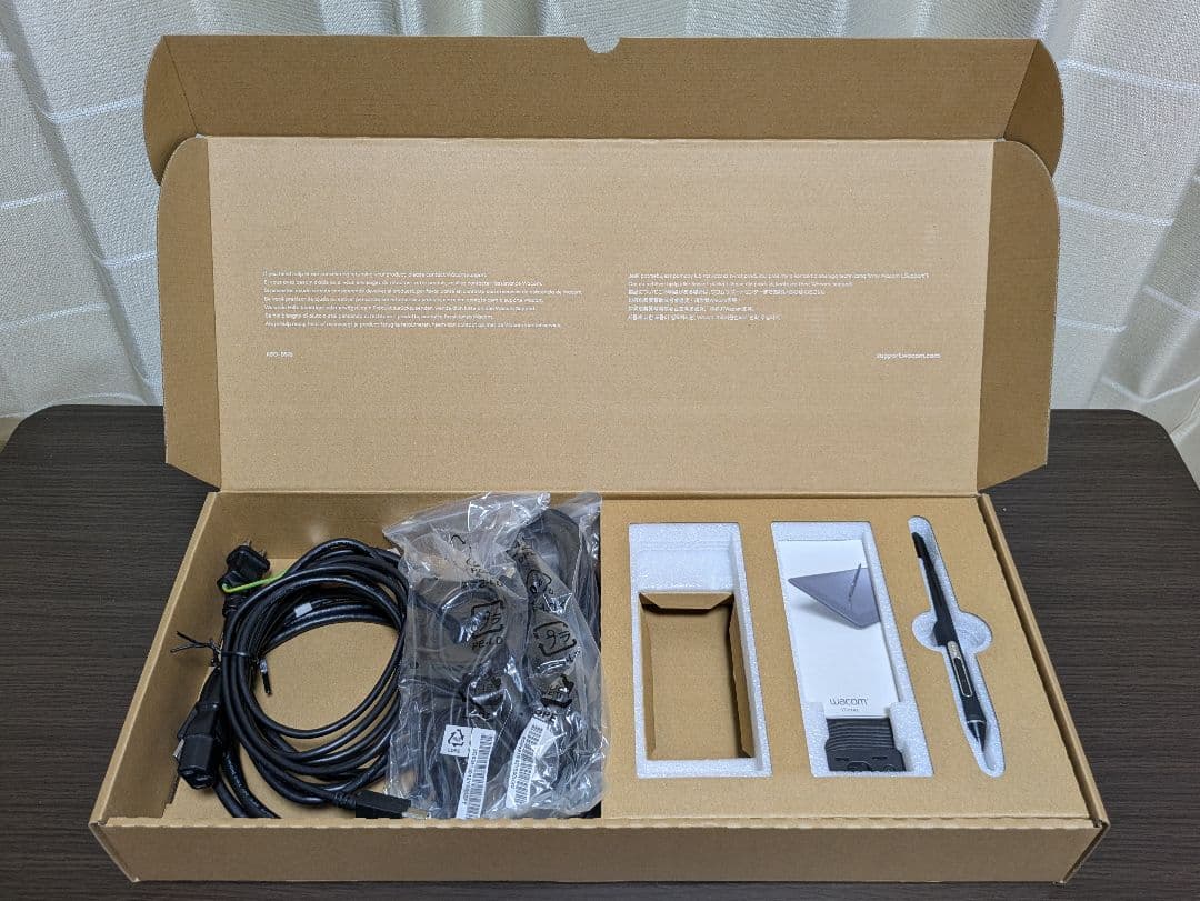 Wacom Cintiq 22 (DTK2260K0D) 大型液晶ペンタブレット