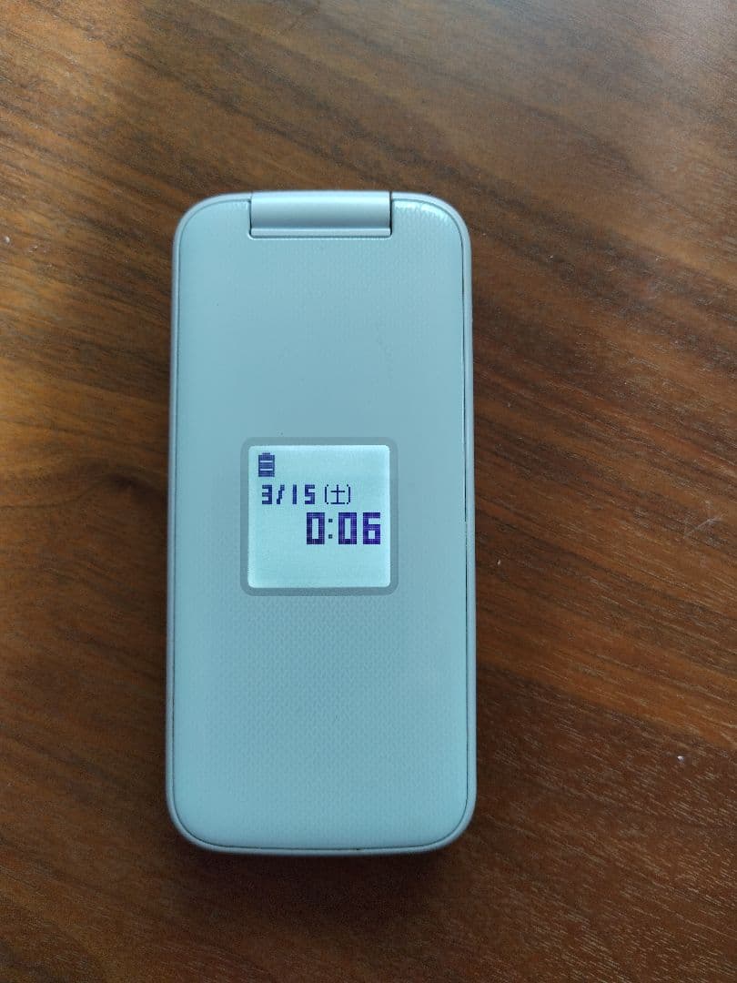 docomo 富士通 らくらくホンF-01M ホワイト