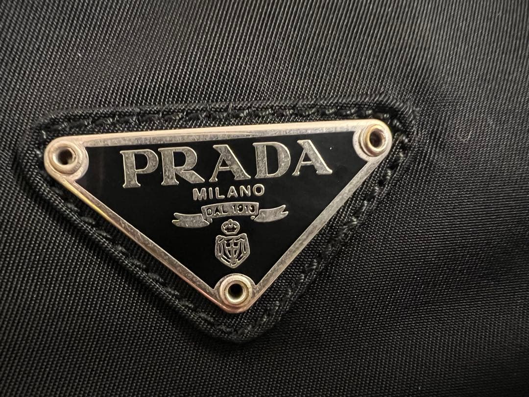PRADA　メッセンジャーバッグ 三角ロゴプレート　ブラック