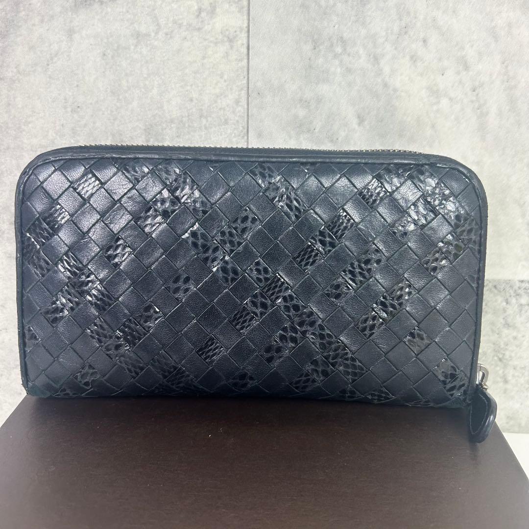 ボッテガ ラウンドファスナー 長財布 イントレチャート スネーク パイソン