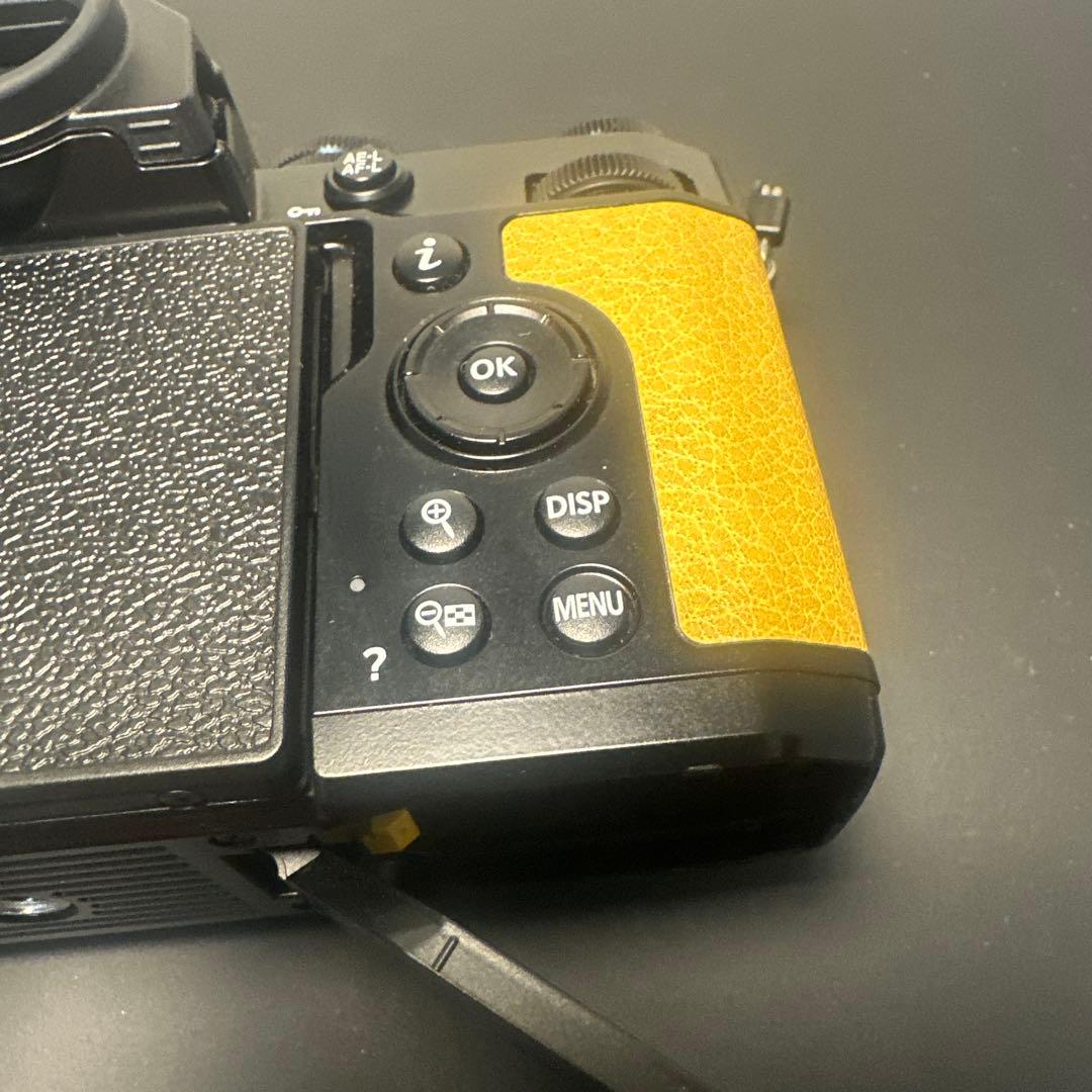 な*ぬ様 Nikon Z fc イエローブラック　ミラーレス一眼 本体