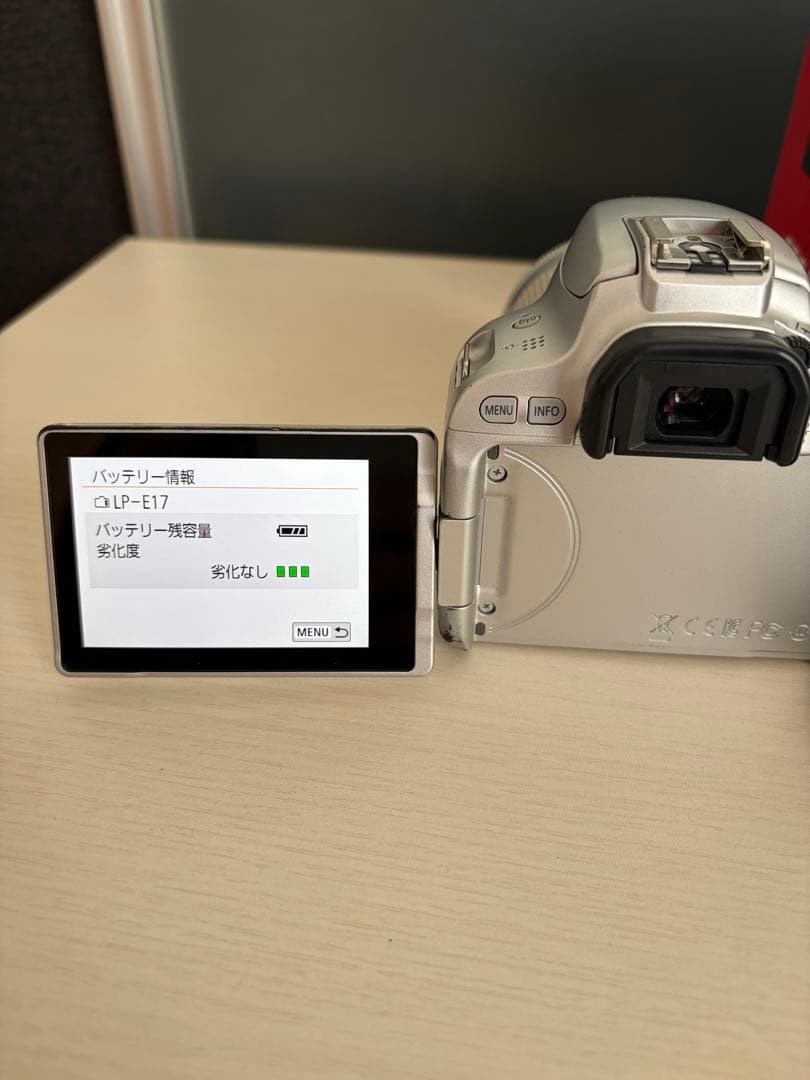 Canon EOS Kiss X9 デジタル一眼レフカメラ　シルバー