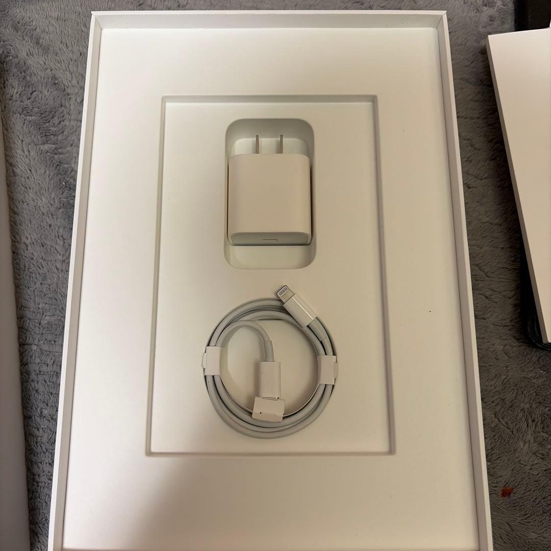 iPad 第9世代 64GB Wi-Fi [新品純正付属品とケース付]