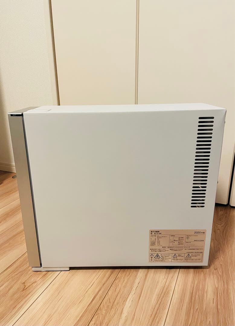 ワインセラー　CE-4W-W ホワイト　ペルチェ方式　4本収納用