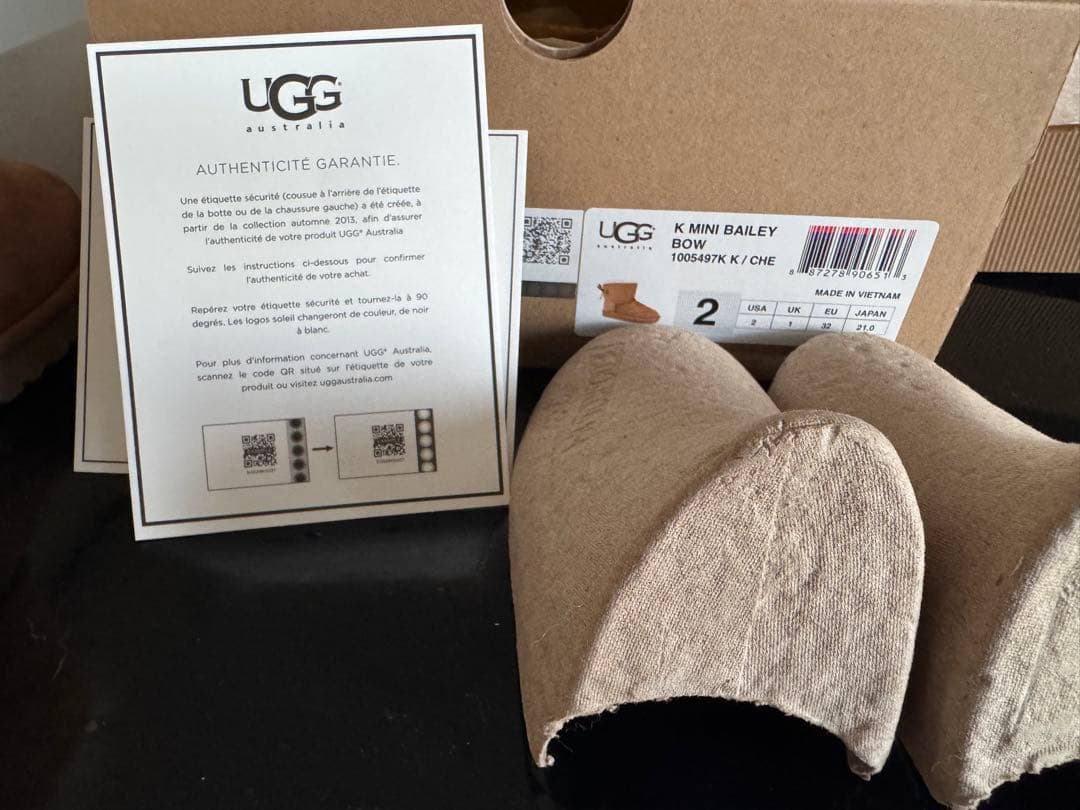 UGG ブラウン リボン付きブーツ21センチ　箱付き　試着のみ