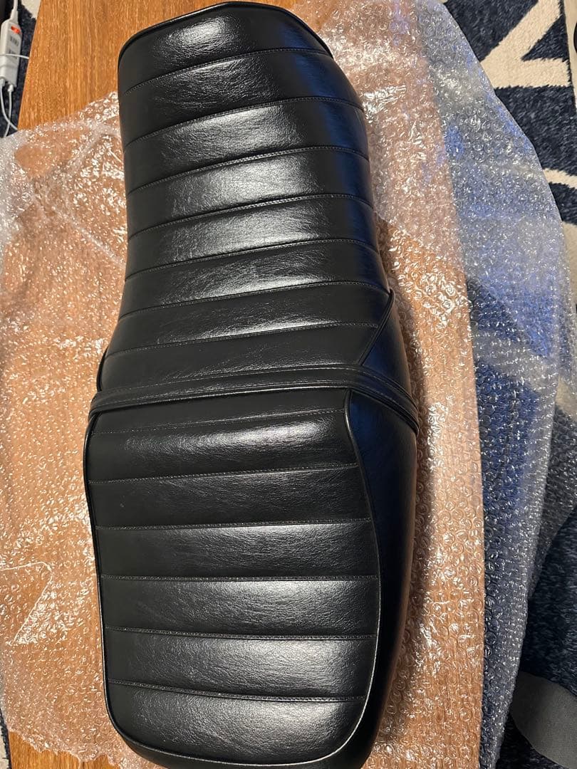 XJR400 RH02J 4HM9タックロールシート 黒 純正ベース使用シート