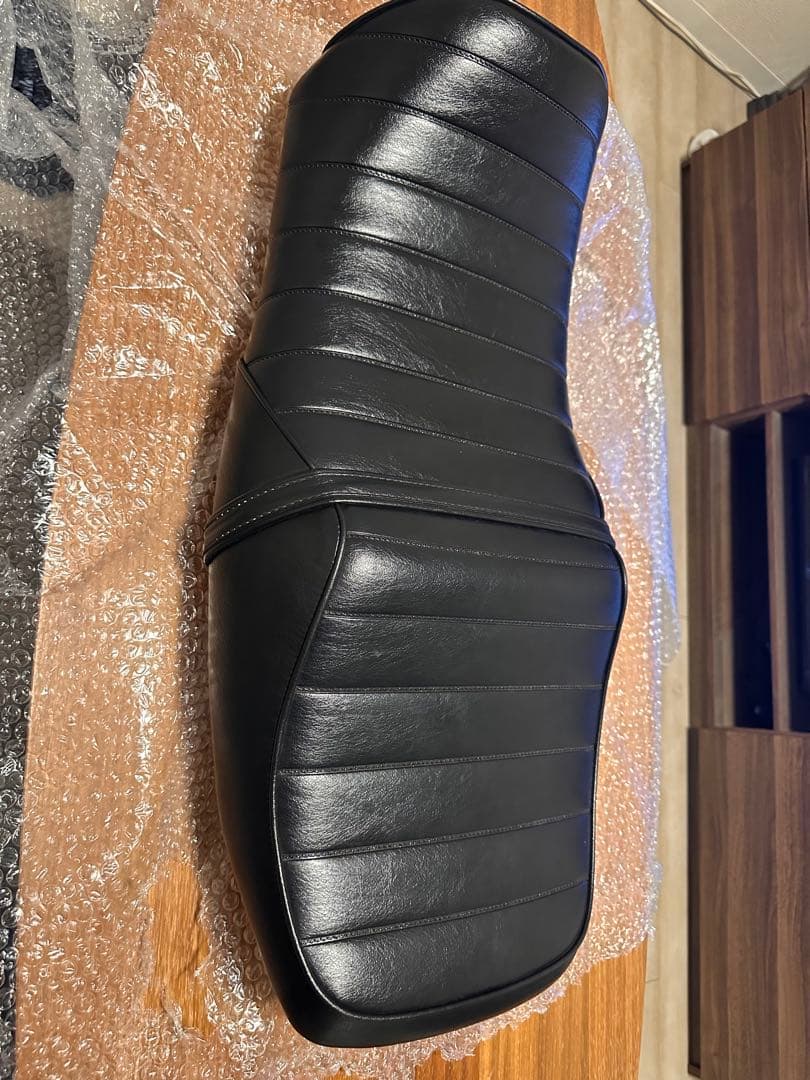 XJR400 RH02J 4HM9タックロールシート 黒 純正ベース使用シート