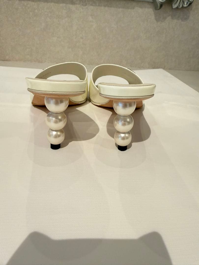 CHANEL オープントゥサンダル パールヒール 35½