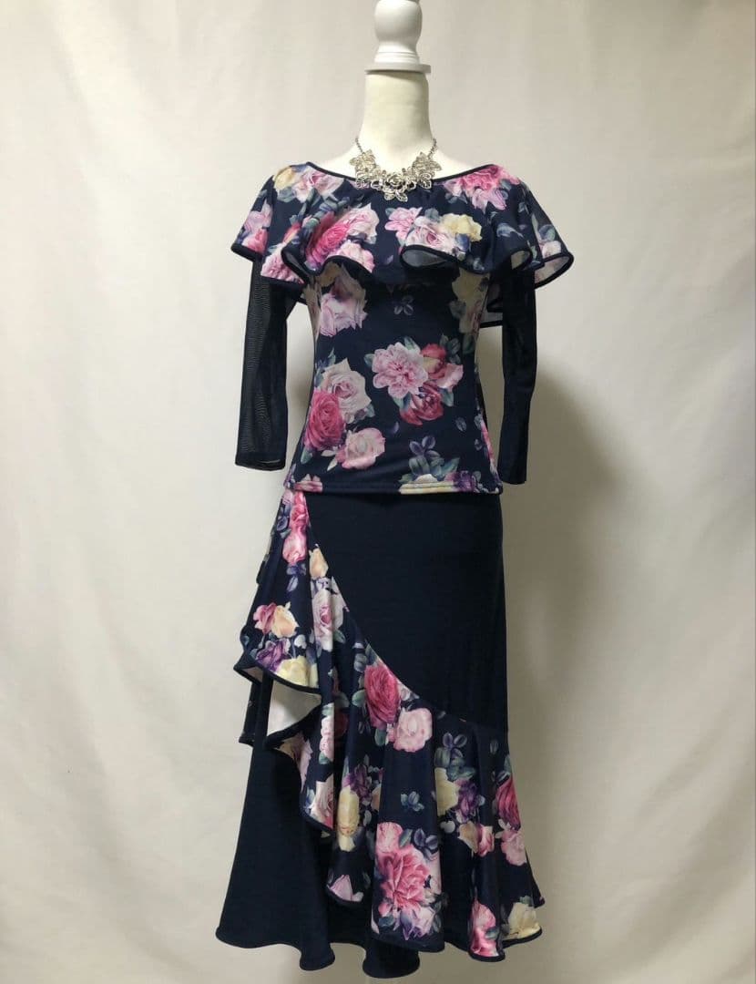 社交ダンス練習着レッスン着パーティ。未使用品レイリーナ花柄上下セットアップドレス