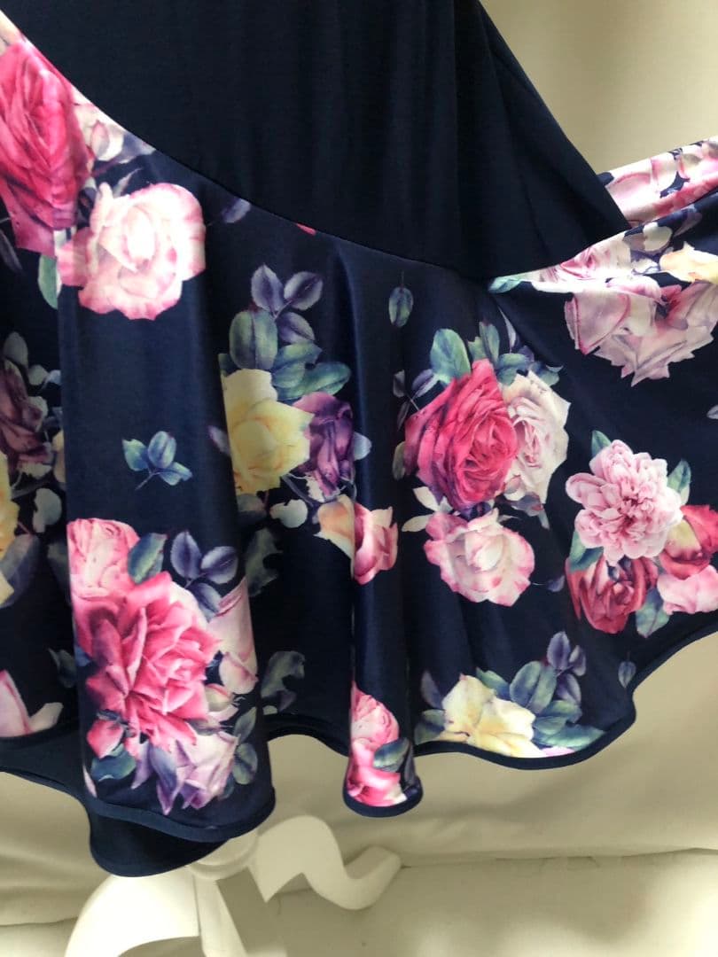 社交ダンス練習着レッスン着パーティ。未使用品レイリーナ花柄上下セットアップドレス