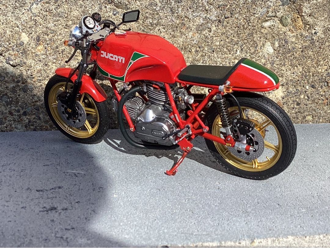 バイクプラモデル　族車　タミヤ1/12 ドゥカティマイクヘイルウッド　完成品