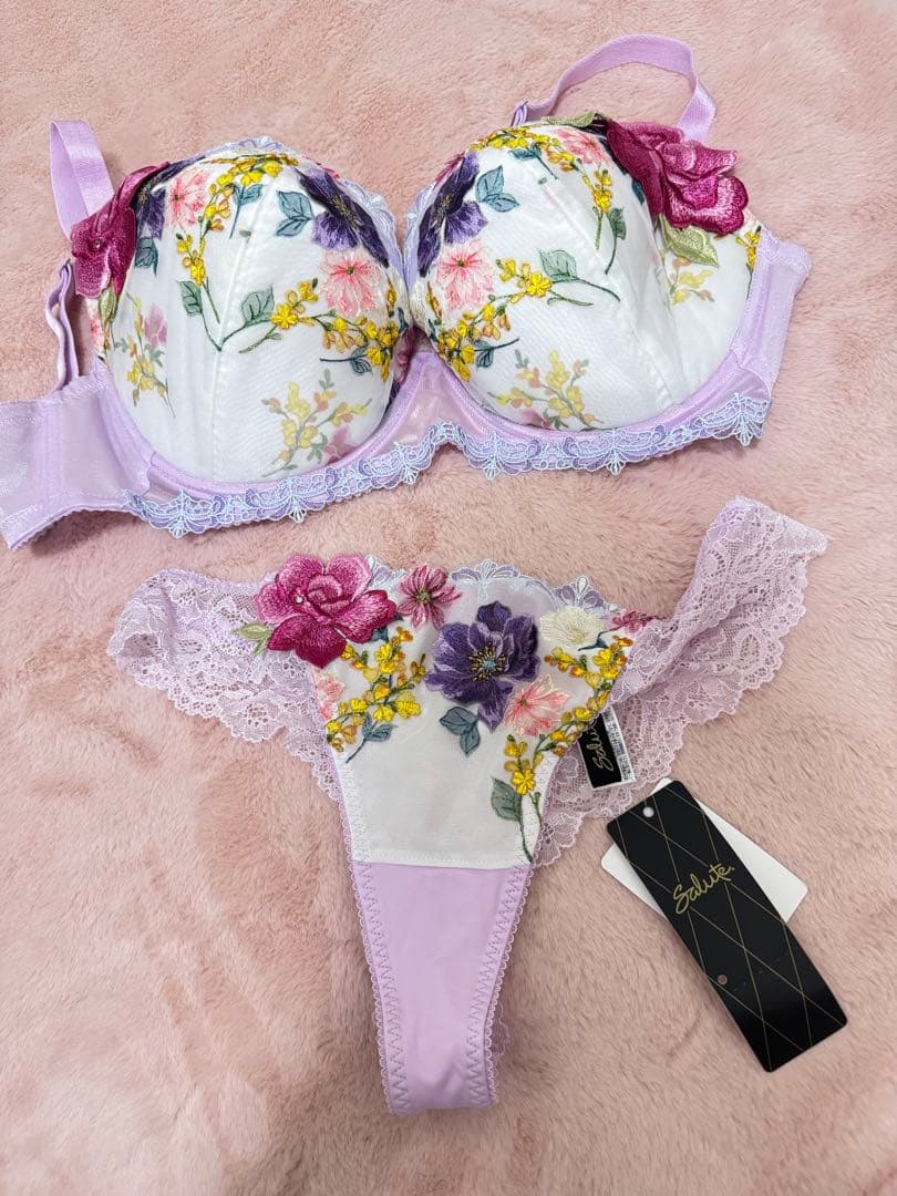 新品未使用Saluteブラジャーショーツセット i75