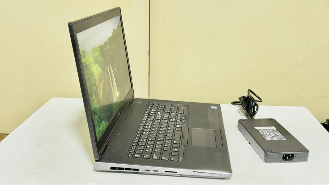 Windowsノート本体 dell precision 7730 i7 8750h 16/256/500