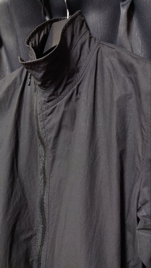 JULIUS COVERED NECK JACKET/ナイロンジャケット