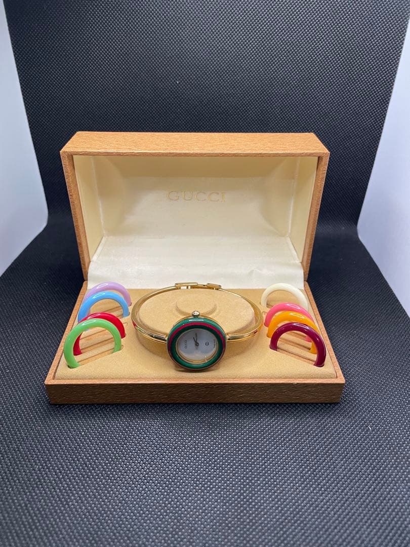 グッチ チェンジベゼル 1100-L ベゼル9個バングルウォッチ ケース付き