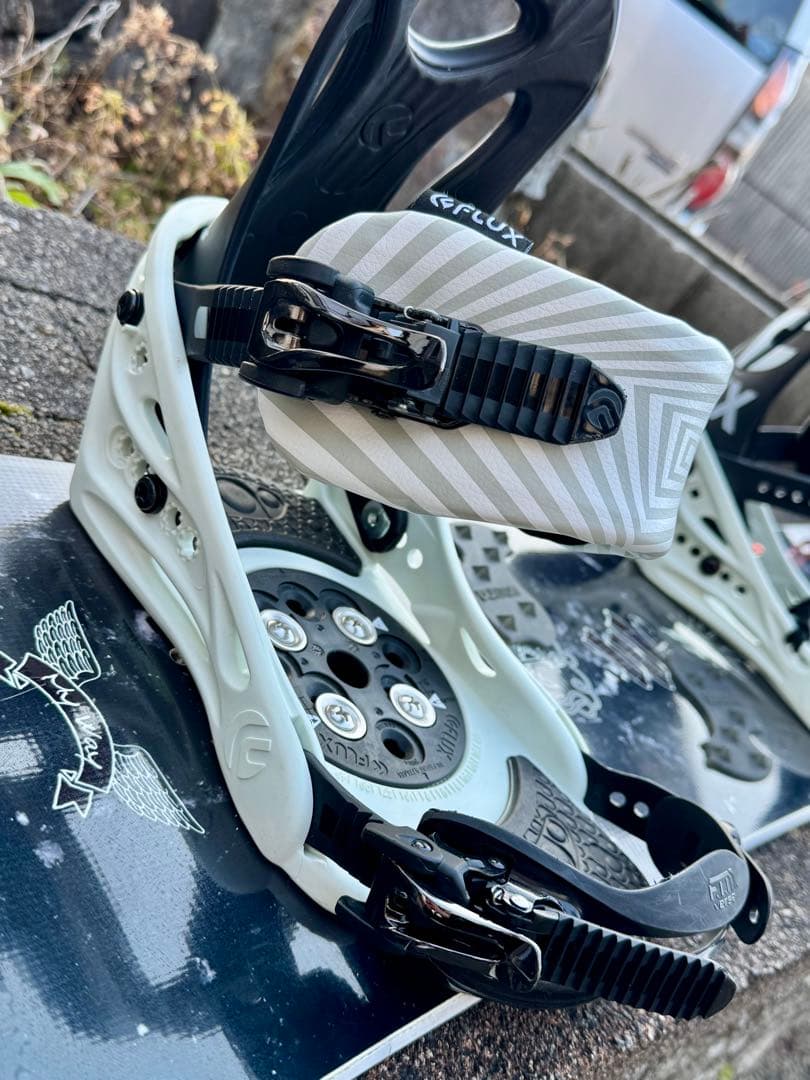 FLUX PR スノーボードバインディング ホワイト/ブラック